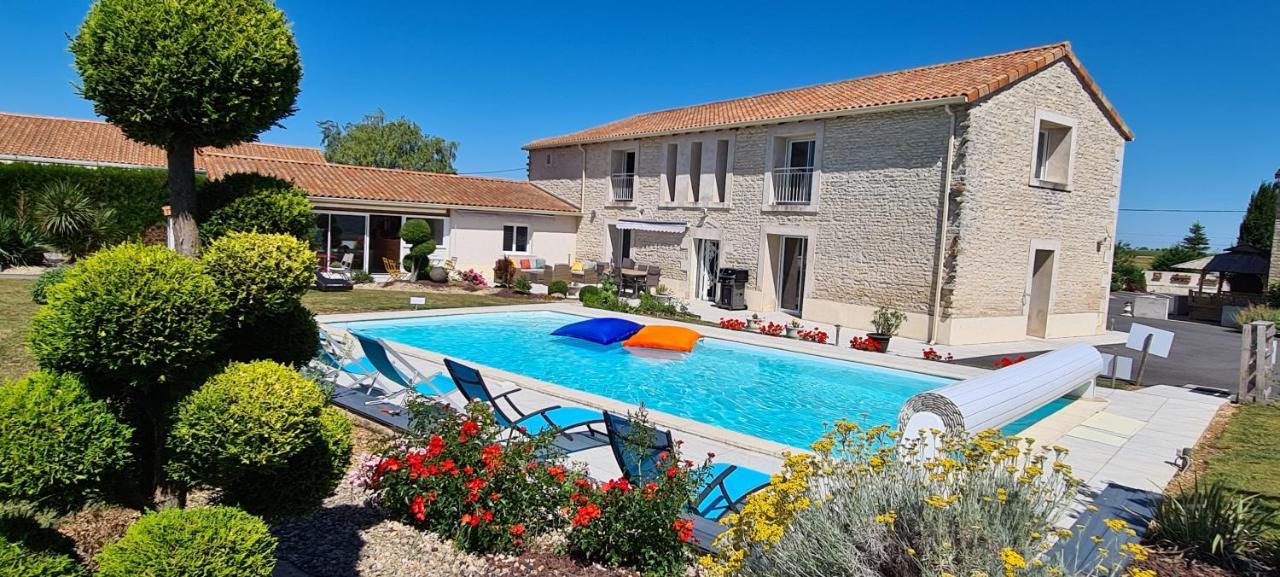 A La Gloriette Bed & Breakfast Neuville-de-Poitou Exterior photo