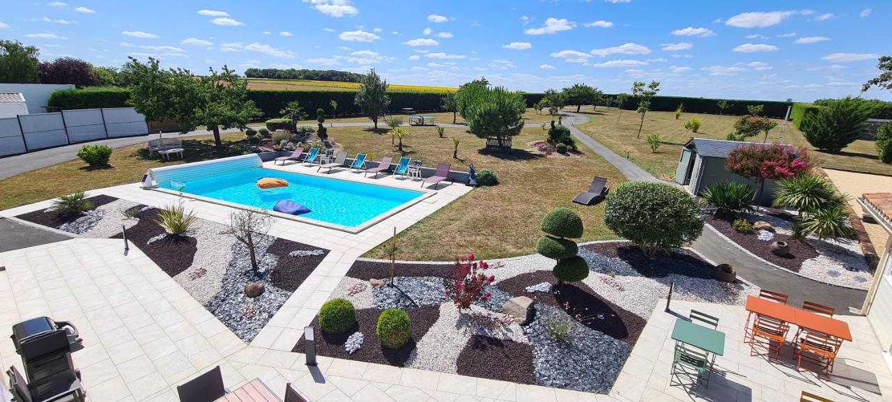 A La Gloriette Bed & Breakfast Neuville-de-Poitou Exterior photo
