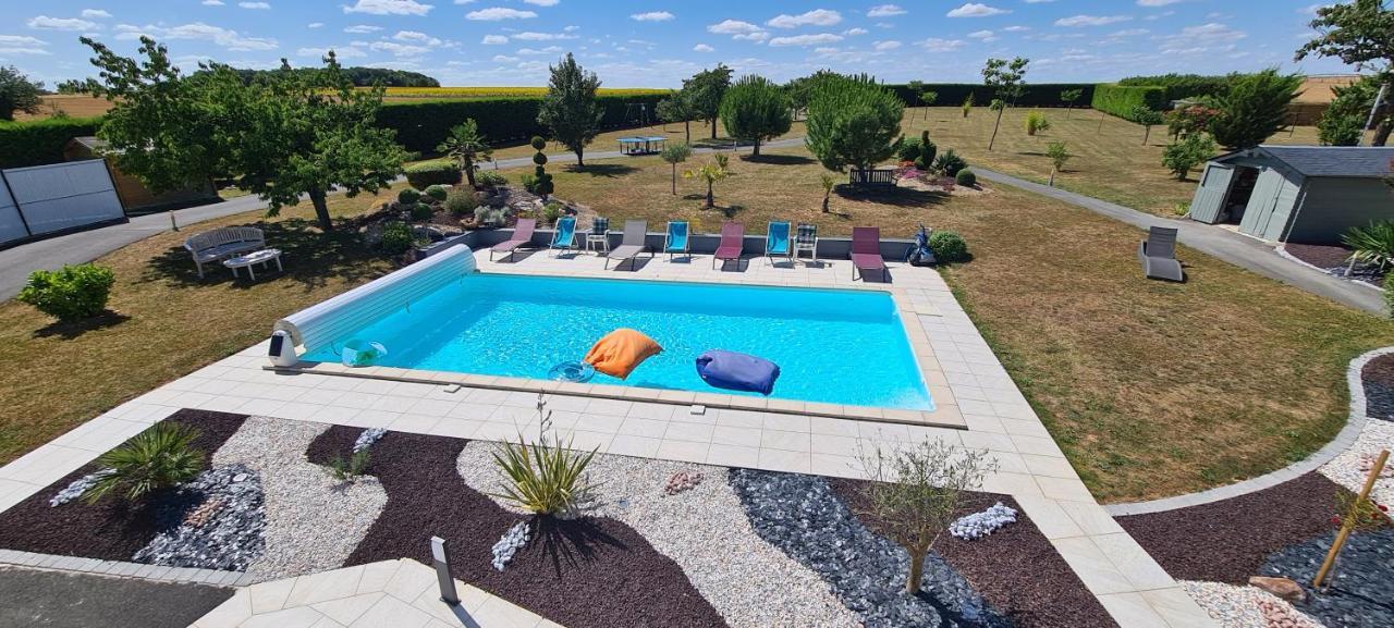 A La Gloriette Bed & Breakfast Neuville-de-Poitou Exterior photo