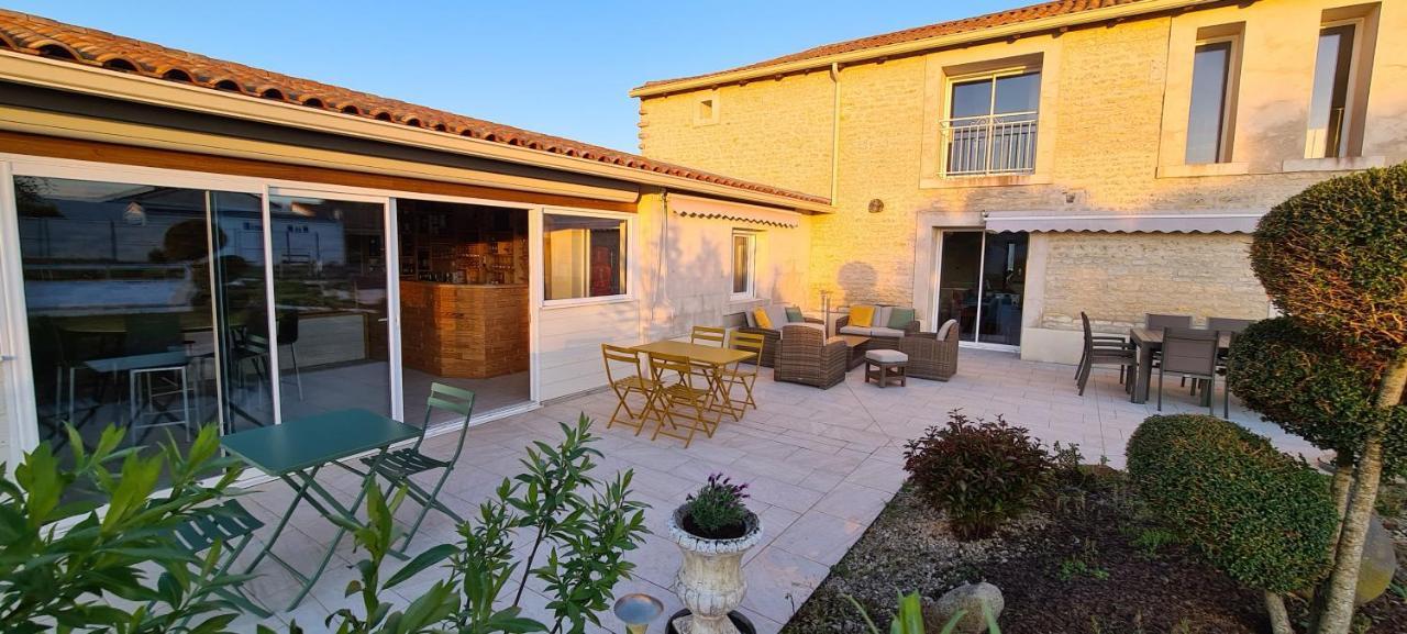 A La Gloriette Bed & Breakfast Neuville-de-Poitou Exterior photo