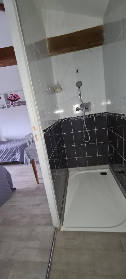 A La Gloriette Bed & Breakfast Neuville-de-Poitou Exterior photo